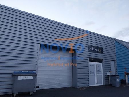 location locaux professionnels 250 m²