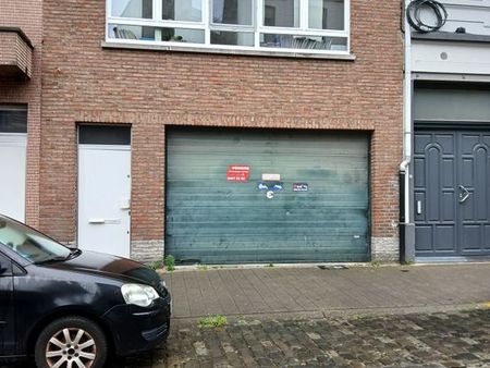 emplacement de parking dans un garage commun fermé