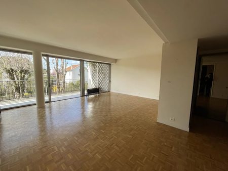 location appartement 4 pièces 98.75 m²