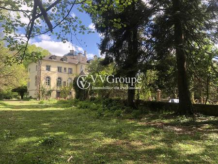 château du 19ème siècle de 750 m2 à restaurer sur 7 8 hect  rivière secteur béarn