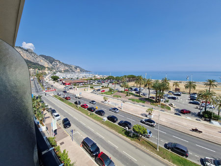 t3 front de mer à menton