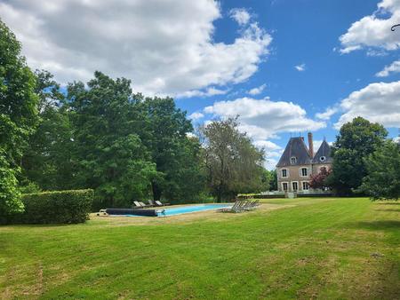 aile de château à vendre en sologne avec jardin privatif et piscine dans un parc arboré...