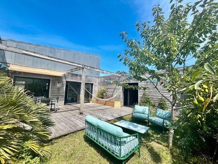 maison avec piscine chauffée et couverte à 300m de la plage du theven à santec