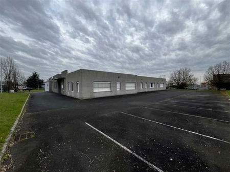 location bureau poitiers 977 m²