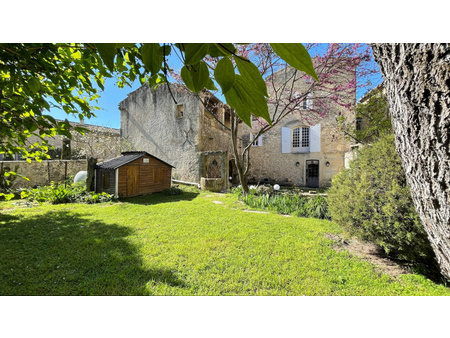 maison de village 293 m²