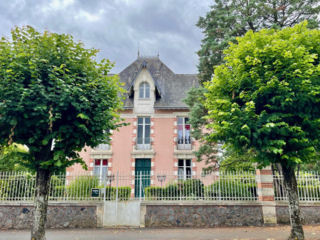 hôtel particulier avec jardin et ascenseur centre sablé sur