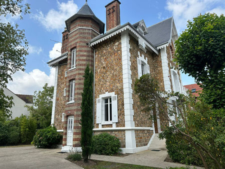 maison louée meublée 198 m2