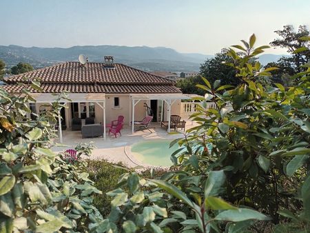 villa  vue forêt et colline   de octobre à juin