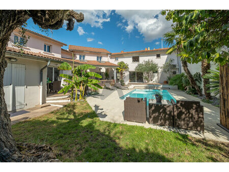 grange blanche  maison familiale avec piscine et studio indé