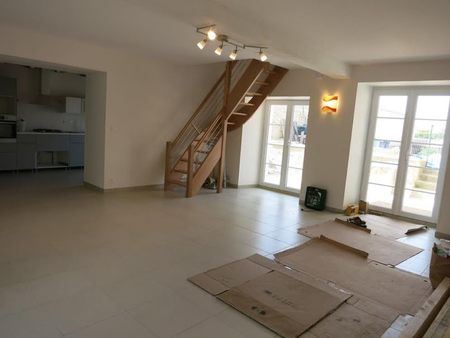 location maison 7 pièces 111 m²