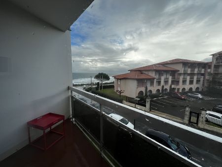 anglet studio meublé à l'année avec balcon - vue mer