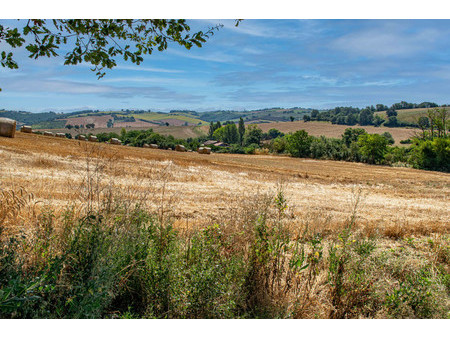 au calme  batisse entièrement rénovée de 181 m2 habitable sur un terrain de 2700 m2  posez