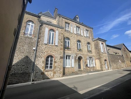 mayenne-grand maison de ville  214m2  5 chambres  chambres d'hot