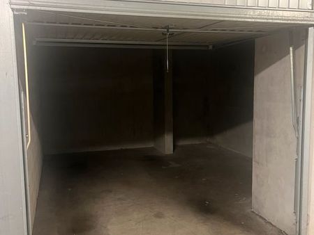 parking box fermé gare saint-charles 20m2