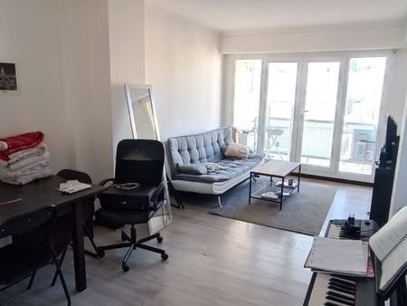 vente appartement 2 pièces de 41m² avec balcon  cave et parking à marseille