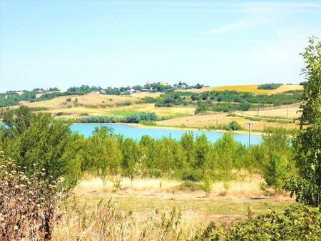 terrain constructible de 1600 m2 au bord du lac de la ganguise