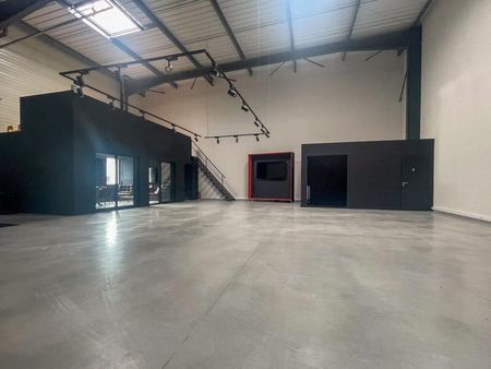 local industriel 210 m²