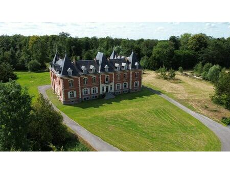 château 57 pièces 1800 m²