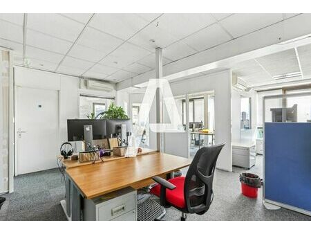 bureaux 680 m²