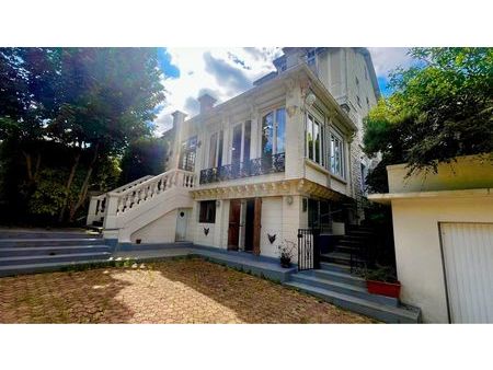 maison d’exception avec piscine donnant sur les bords de marne