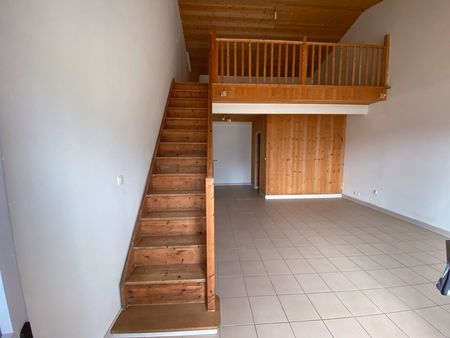 location 45m2 avec cours fermée