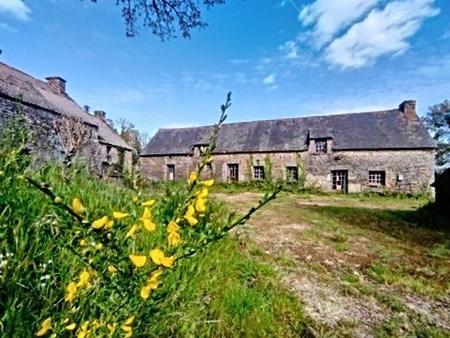 pour les amoureux de la pierre et de la nature cet ensemble immobilier à visiter sans tard