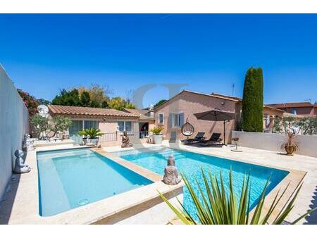 villa avec piscine et dépendances à pied du centre de saint-rémy de provence - exclusivité