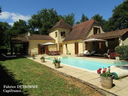 magnifique propriété avec piscine dans un village pittoresque du périgord noir