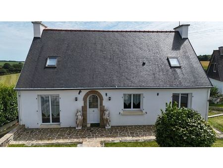 maison de plain-pied; 5 pièces à gourlizon. 231000 euros h.a.i