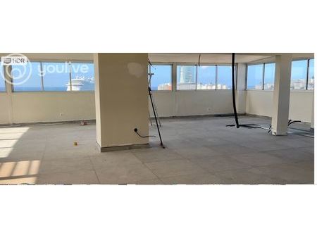 bureaux 186 m²