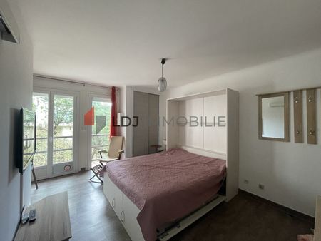 studio 1 pièce 28 m²