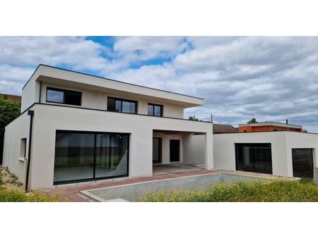 villa moderne de 267 m² avec piscine