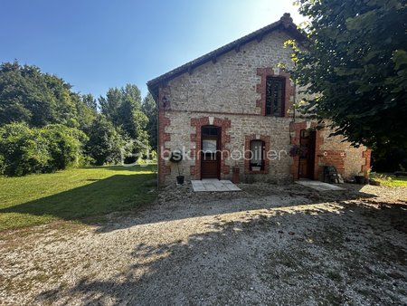 maison de 175 m² à nanteuil-en-vallee