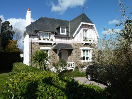 jolie villa de caractère des années 30 à motifs colombages