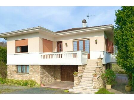 maison individuelle entre océan et montagne