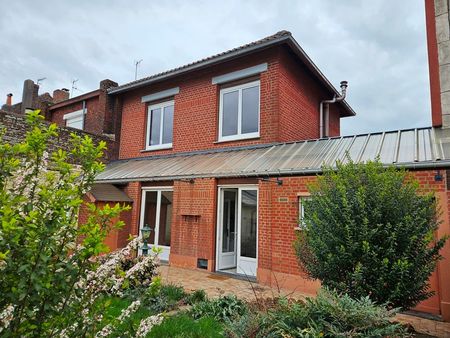 wattrelos proximité hôpital : maison rénovée avec 1 mitoyenneté et garage