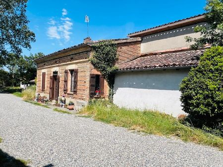 segoufille  charmante maison de ville avec hangar