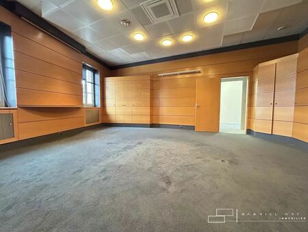 local commercial 69 m² auch