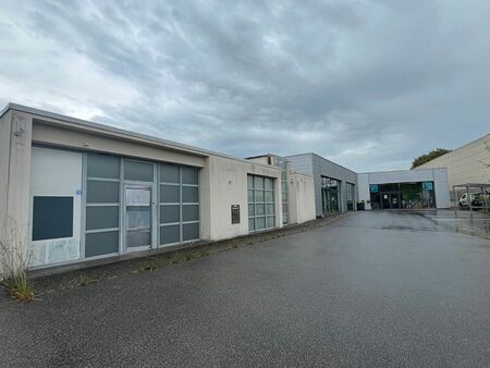 local commercial 180 m² laval