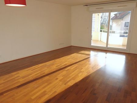 appartement traversant spacieux de type t3 de 82 m² + dépendances de 48 m² situé centre-vi