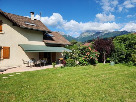 charmante maison 5 pièces de 105 m2 à proximité immédiate du lac d’annecy