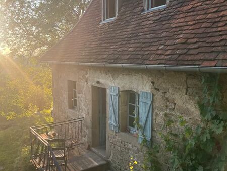 maison en pierre dans hameau