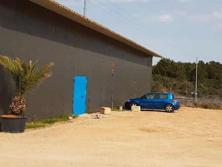 local hangar entrepôt parking a75