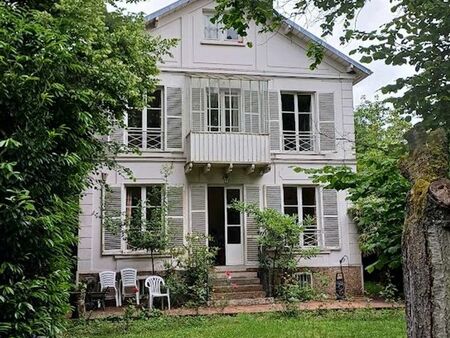 vends maison à vaucresson (plateau théry) de 190 m² habitables sur un terrain de plus de 1