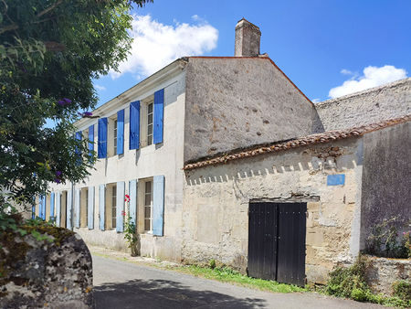 maison charentaise sainte-radegonde d'environ 287 m2  9 pièce(s)   jardin et dépendances -