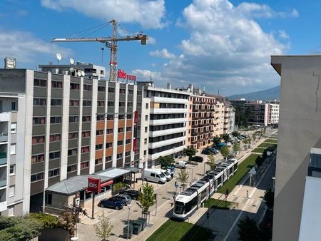 t4 de 100 m² avec grande terrasse situé à 1km de la douane de moillesulaz