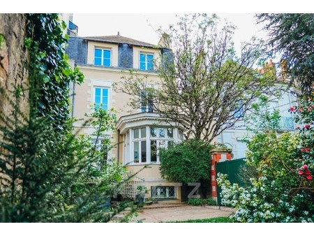 maison de luxe à vendre dans le quartier saint-clément - chalâtres