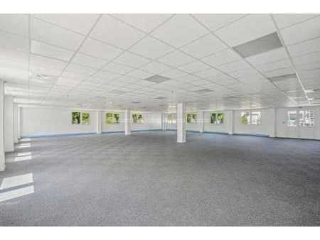 vente de bureau de 1 477 m² à bron - 69500