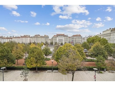 appartement de luxe à vendre dans le quartier cordeliers-célestins-bourse