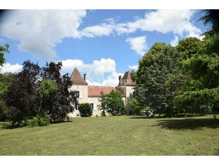 manoir du 17 ème siècle sur 1 92 hectare avec 2 gîtes  piscine  secteur penne d'agenais...